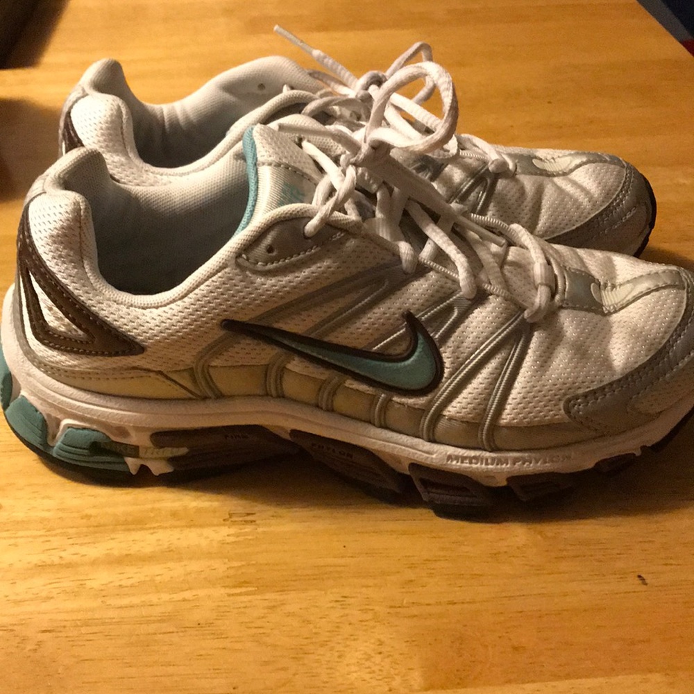 Women’s Nike sneakers